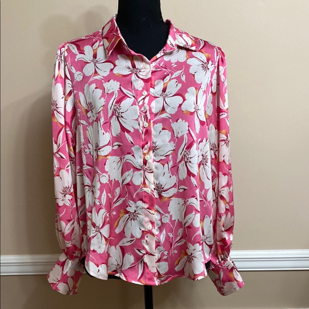 Q2 Floral Pink Button-Up Blouse Medium NWOT
